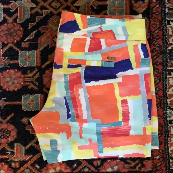 Beautiful short - Picture 3 of 3